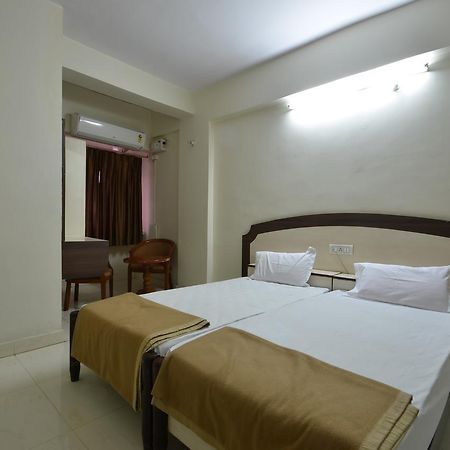 Hotel Maya Deluxe Hyderabad Exterior foto