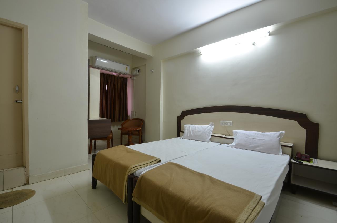 Hotel Maya Deluxe Hyderabad Exterior foto